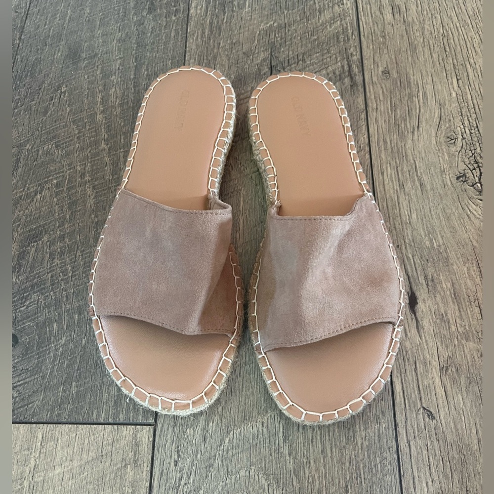NWOT Old Navy Sandals size 9 brand new never worn
